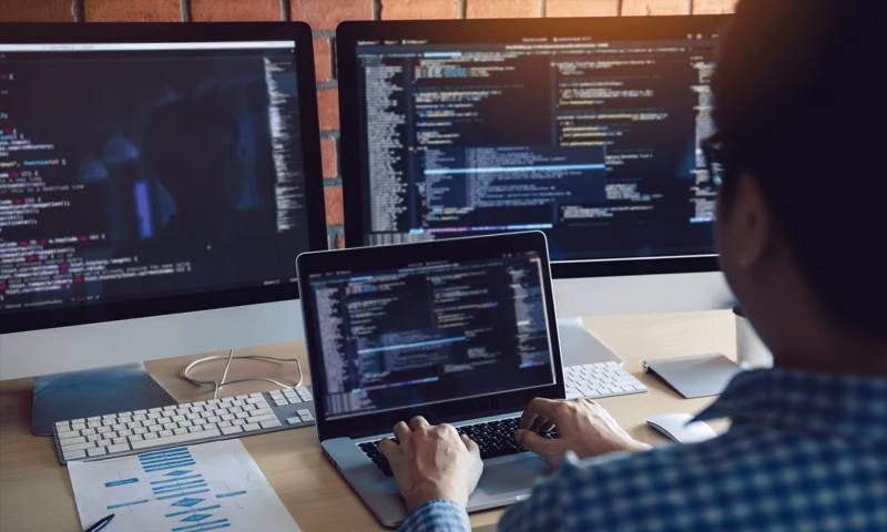 数据科学选型：R与Python如何赋能巩义市网站建设？